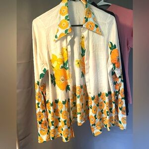 Daffodil/flower Vintage button up shirt